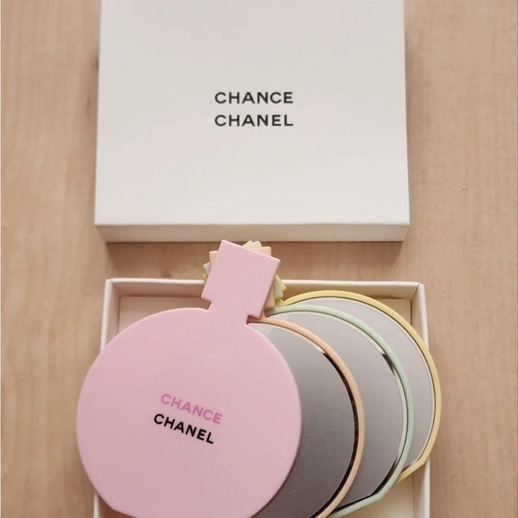 CHANEL Chance Beauty Makeup 3 Mirror novelty set - Picture 3 of 10